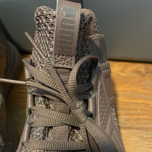 Puma sneakers size women’s 10 - Picture 3 of 6